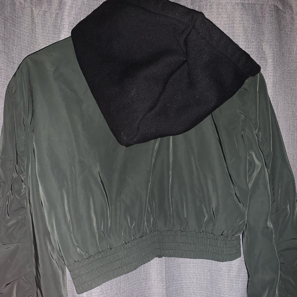 Cropped bomber jacket